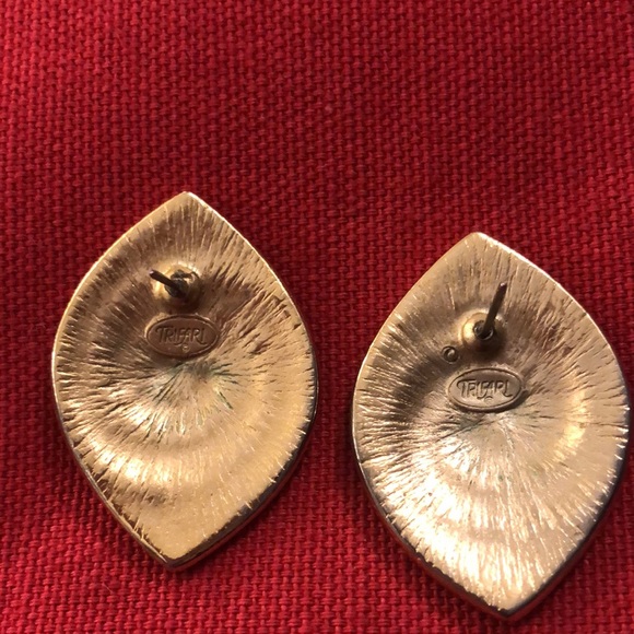 Vintage Trifari Pierced Green Enamel and Gold Tone Earrings - Picture 3 of 5